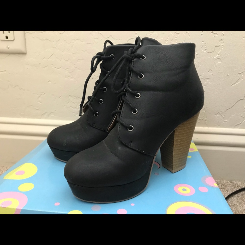 Lace up platform heeled boot
